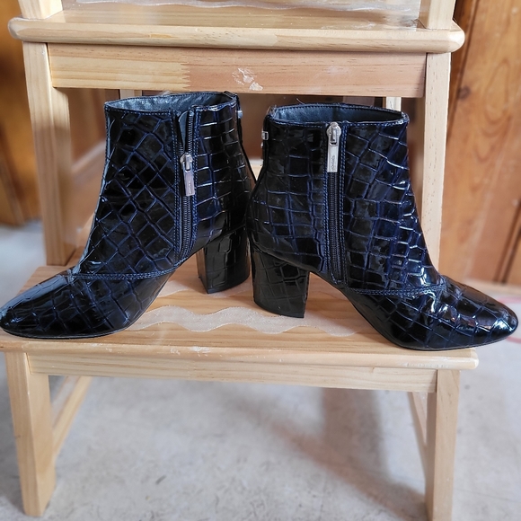3/$60: 💕🔥TOPSHOP LIKE NEW SIZE EU 38 NAVY CROC ANKLE BOOT🔥💕 - Picture 1 of 9